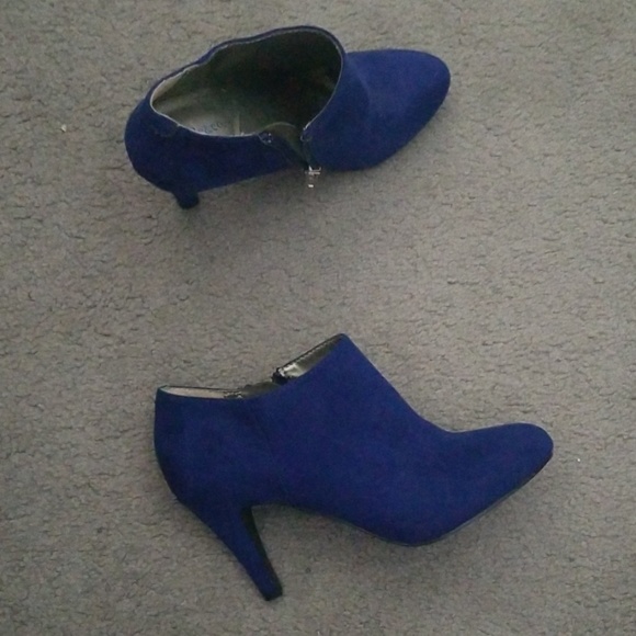 Boots - Picture 2 of 4